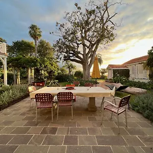https://villa-finca-el-drago.tenerifehoteles.net